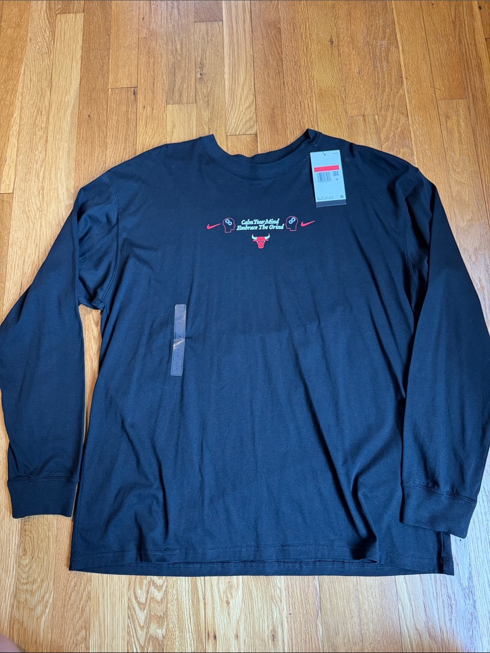 Nike Black Long-Sleeve Crewneck Shirt with Red Chicago Bulls Accent Mens Size L